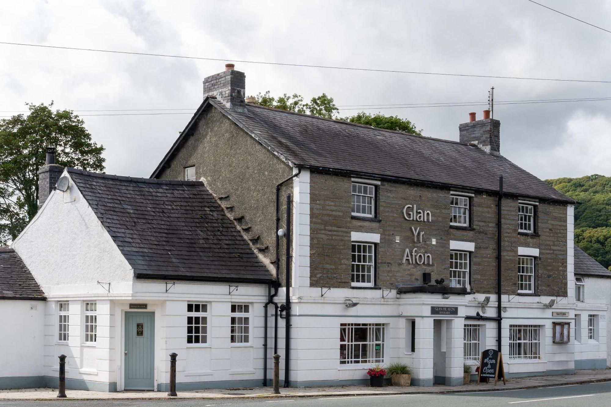 Glan Yr Afon Hotel Pennal Exterior photo